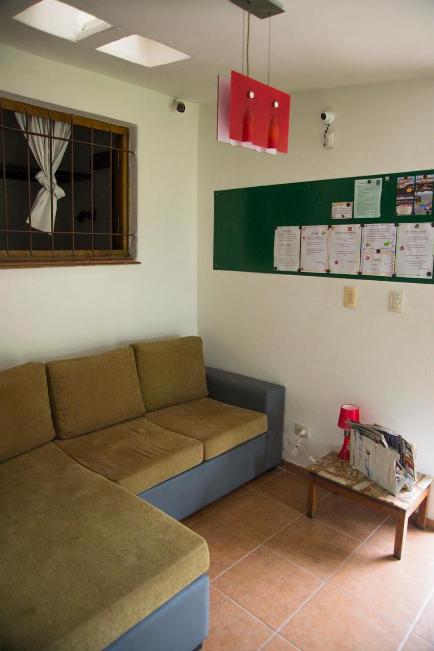 Feliza Hostel ヴィラ・カルロス・パス エクステリア 写真